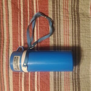 80s blue Aladdin Thermo Bottle THERMOS 1 liter With Shoulder Strap 1980s vintage